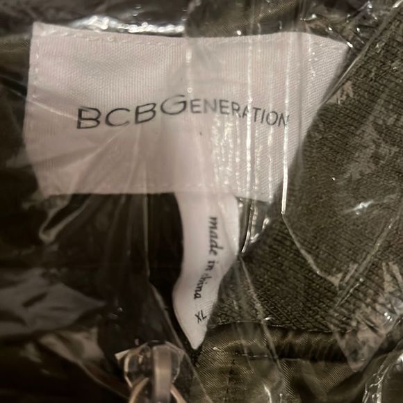 BCBG Generation Bomber Jacket Size XL Olive Color. - Picture 3 of 7